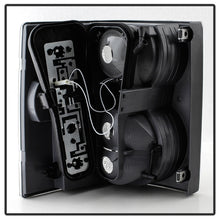 Carregar imagem no visualizador da galeria, Xtune Land Rover Range Rover 06-09 Euro Style Tail Lights Clear ALT-JH-LRRRS06-CL