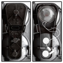 Carregar imagem no visualizador da galeria, Xtune Land Rover Range Rover 06-09 Euro Style Tail Lights Clear ALT-JH-LRRRS06-CL