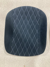 Load image into Gallery viewer, Tillett B5 seat pads set with silver diamond stitching