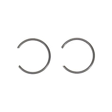 Carregar imagem no visualizador da galeria, Wiseco ROUND WIRE PIN LOCKS (PAIR) Retaining Clip Shelf Stock