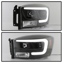 Carregar imagem no visualizador da galeria, Spyder Dodge Ram 1500 06-08 V2 Projector Headlights - Light Bar DRL - Black (PRO-YD-DR06V2-LB-BK)