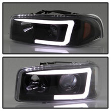 Carregar imagem no visualizador da galeria, Spyder GMC Sierra 1500/2500/3500 99-06 V2 Projector Headlights - DRL - Black PRO-YD-CDE00V2-LB-BK