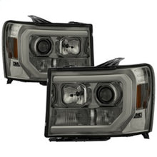 Carregar imagem no visualizador da galeria, Spyder GMC Sierra 1500/2500/3500 07-13 V2 Projector Headlights - Smoke PRO-YD-GS07V2-LBDRL-SM