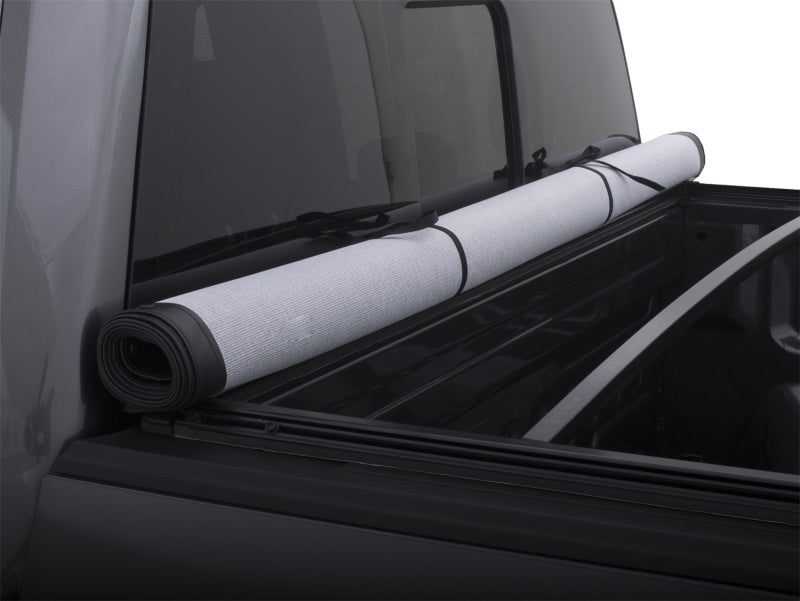 Lund 94-04 Chevy S10 (4.5ft. Bed) Genesis Snap Tonneau Cover - Black