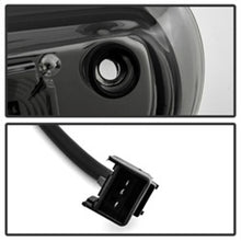 Carregar imagem no visualizador da galeria, xTune Chevy Silverado 07-13 / GMC Sierra 07-13 LED 3RD Brake Light - Smoked BKL-CSIL07-LED-SM