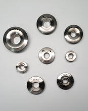 Carregar imagem no visualizador da galeria, Ferrea Double Spring 7 Deg Titanium Retainer - Set of 16