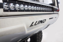 Carregar imagem no visualizador da galeria, Lund 05-15 Toyota Tacoma Bull Bar w/Light &amp; Wiring - Polished