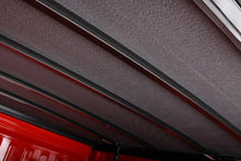 Carregar imagem no visualizador da galeria, Lund 07-17 Toyota Tundra (5.5ft. Bed) Genesis Elite Tri-Fold Tonneau Cover - Black