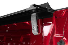 Carregar imagem no visualizador da galeria, Lund 2019 Chevrolet Silverado 1500 6.5ft Bed Genesis Roll Up Tonneau - Black
