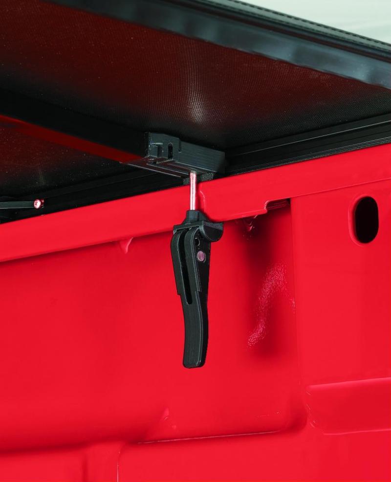 Lund 16-17 Toyota Tacoma (5ft. Bed) Genesis Tri-Fold Tonneau Cover - Black