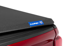 Carregar imagem no visualizador da galeria, Lund 2019 Chevrolet Silverado 1500 (5.5ft. Bed) Genesis Elite Tri-Fold Tonneau Cover - Black