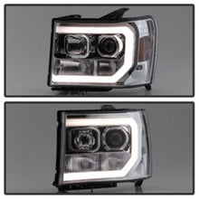 Carregar imagem no visualizador da galeria, Spyder GMC Sierra 1500/2500/3500 07-13 V2 Projector Headlights - Chrome PRO-YD-GS07V2-LBDRL-C