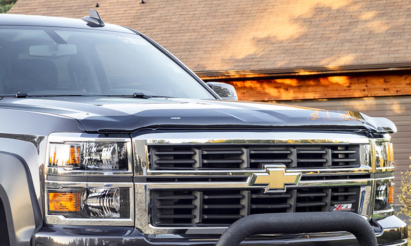 Lund 02-06 Chevy Avalanche (w/Body Hardware) Interceptor Hood Shield - Smoke