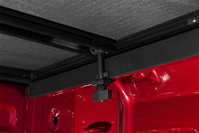 Carregar imagem no visualizador da galeria, Lund 2019 Chevrolet Silverado 1500 (5.5ft. Bed) Genesis Elite Tri-Fold Tonneau Cover - Black