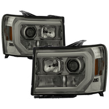 Carregar imagem no visualizador da galeria, Spyder GMC Sierra 1500/2500/3500 07-13 V2 Projector Headlights - Smoke PRO-YD-GS07V2-LBDRL-SM