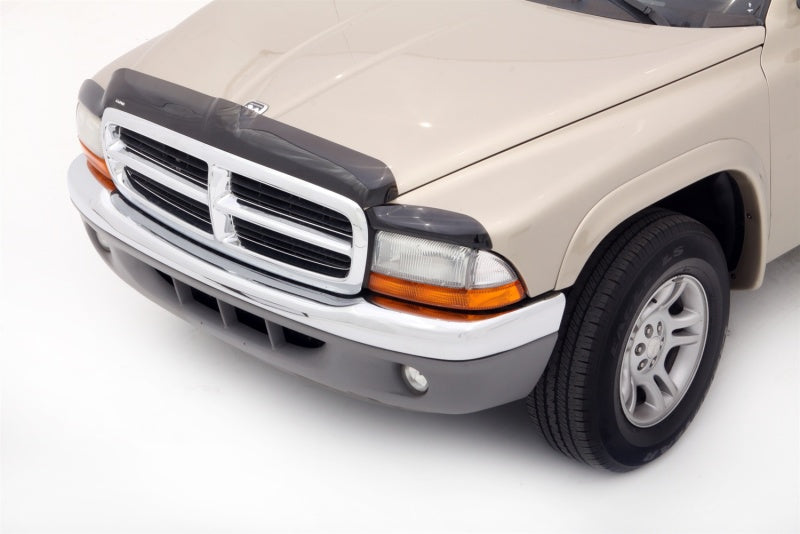 Lund 97-04 Dodge Dakota (Fender Eyebrows included) Interceptor Hood Shield - Smoke