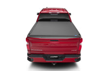 Carregar imagem no visualizador da galeria, Lund 99-07 Chevy Silverado 1500 (6.5ft. Bed) Genesis Elite Roll Up Tonneau Cover - Black