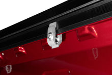 Carregar imagem no visualizador da galeria, Lund 2019 Chevrolet Silverado 1500 (5.5ft. Bed) Genesis Elite Roll Up Tonneau Cover - Black