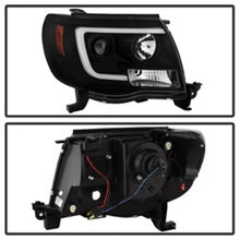 Carregar imagem no visualizador da galeria, Spyder Toyota Tacoma 05-11 Projector Headlights - Light Bar DRL - Black PRO-YD-TT05V2-LB-BK