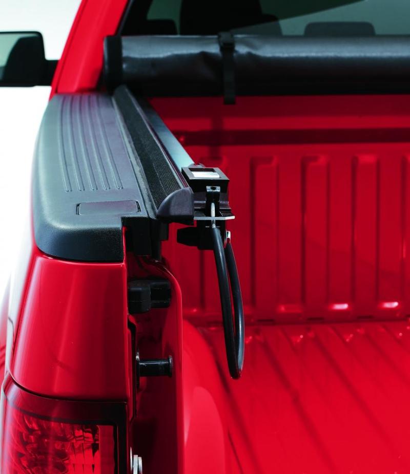 Lund 16-17 Toyota Tacoma (5ft. Bed) Genesis Seal & Peel Tonneau Cover - Black