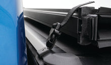 Carregar imagem no visualizador da galeria, Lund 2016-2020 Toyota Tacoma (5ft. Bed) Hard Fold Tonneau Cover - Black