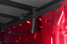 Carregar imagem no visualizador da galeria, Lund 2019 Chevrolet Silverado 1500 (5.5ft. Bed) Genesis Elite Tri-Fold Tonneau Cover - Black