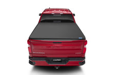 Carregar imagem no visualizador da galeria, Lund 2019 Chevrolet Silverado 1500 (5.5ft. Bed) Genesis Elite Tri-Fold Tonneau Cover - Black