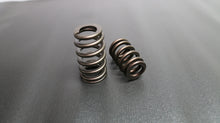 Carregar imagem no visualizador da galeria, Ferrea Ford GT 500 5.4L 280lbs Rate Single Beehive Ovate PAC Alloy Valve Spring - Set of 16