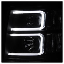 Carregar imagem no visualizador da galeria, Xtune Chevy Silverado 1500/2500/3500 07-13 Projector Headlights Black PRO-JH-CS07-LED-BK