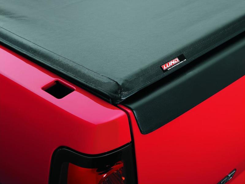 Lund 99-07 Chevy Silverado 1500 (5.8ft. Bed) Genesis Roll Up Tonneau Cover - Black