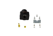 Carregar imagem no visualizador da galeria, FAST Fuel Pressure Regulator 30-70
