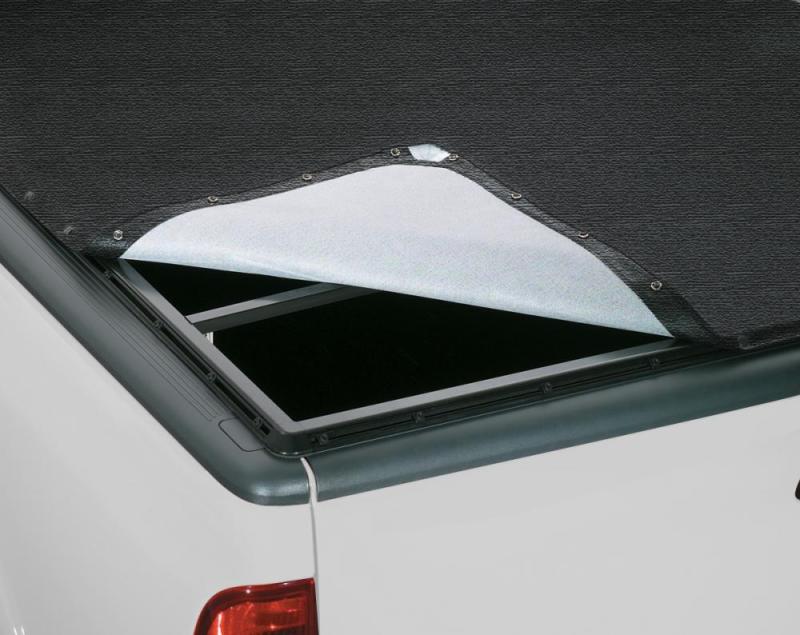 Lund 94-04 Chevy S10 (4.5ft. Bed) Genesis Snap Tonneau Cover - Black