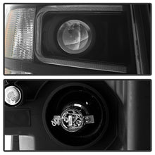 Carregar imagem no visualizador da galeria, Xtune Chevy Silverado 1500/2500/3500 07-13 Projector Headlights Black PRO-JH-CS07-LED-BK