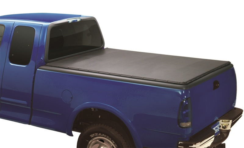 Lund 94-04 Chevy S10 (4.5ft. Bed) Genesis Snap Tonneau Cover - Black
