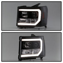 Carregar imagem no visualizador da galeria, Spyder GMC Sierra 1500/2500/3500 07-13 V2 Projector Headlights- Black PRO-YD-GS07V2-LBDRL-BK