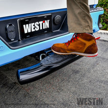 Carregar imagem no visualizador da galeria, Westin PRO TRAXX 5 Hitch Step 27in Step 2in Receiver - Black