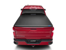 Carregar imagem no visualizador da galeria, Lund 99-07 Chevy Silverado 1500 (8ft. Bed) Genesis Tri-Fold Tonneau Cover - Black