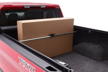 Carregar imagem no visualizador da galeria, Lund Universal Ratcheting Cargo Bar - Black