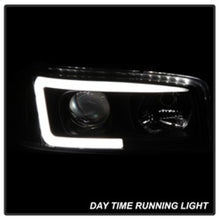 Carregar imagem no visualizador da galeria, Spyder GMC Sierra 1500/2500/3500 99-06 V2 Projector Headlights - DRL - Black PRO-YD-CDE00V2-LB-BK