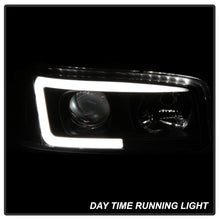 Carregar imagem no visualizador da galeria, Spyder GMC Sierra 1500/2500/3500 99-06 V2 Projector Headlights - DRL - Black PRO-YD-CDE00V2-LB-BK
