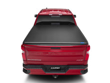 Carregar imagem no visualizador da galeria, Lund 2019 Chevrolet Silverado 1500 (5.5ft. Bed) Genesis Tri-Fold Tonneau Cover - Black