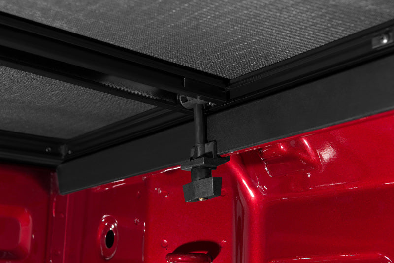 Lund 2019 Chevrolet Silverado 1500 6.5ft Bed Genesis Elite Tri-Fold Tonneau - Black