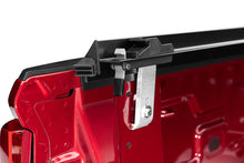 Carregar imagem no visualizador da galeria, Lund 2019 Chevrolet Silverado 1500 (5.5ft. Bed) Genesis Roll Up Tonneau Cover - Black